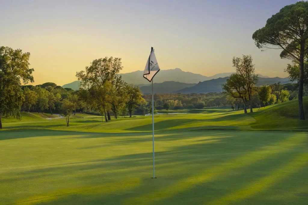 un camp de golf a camiral