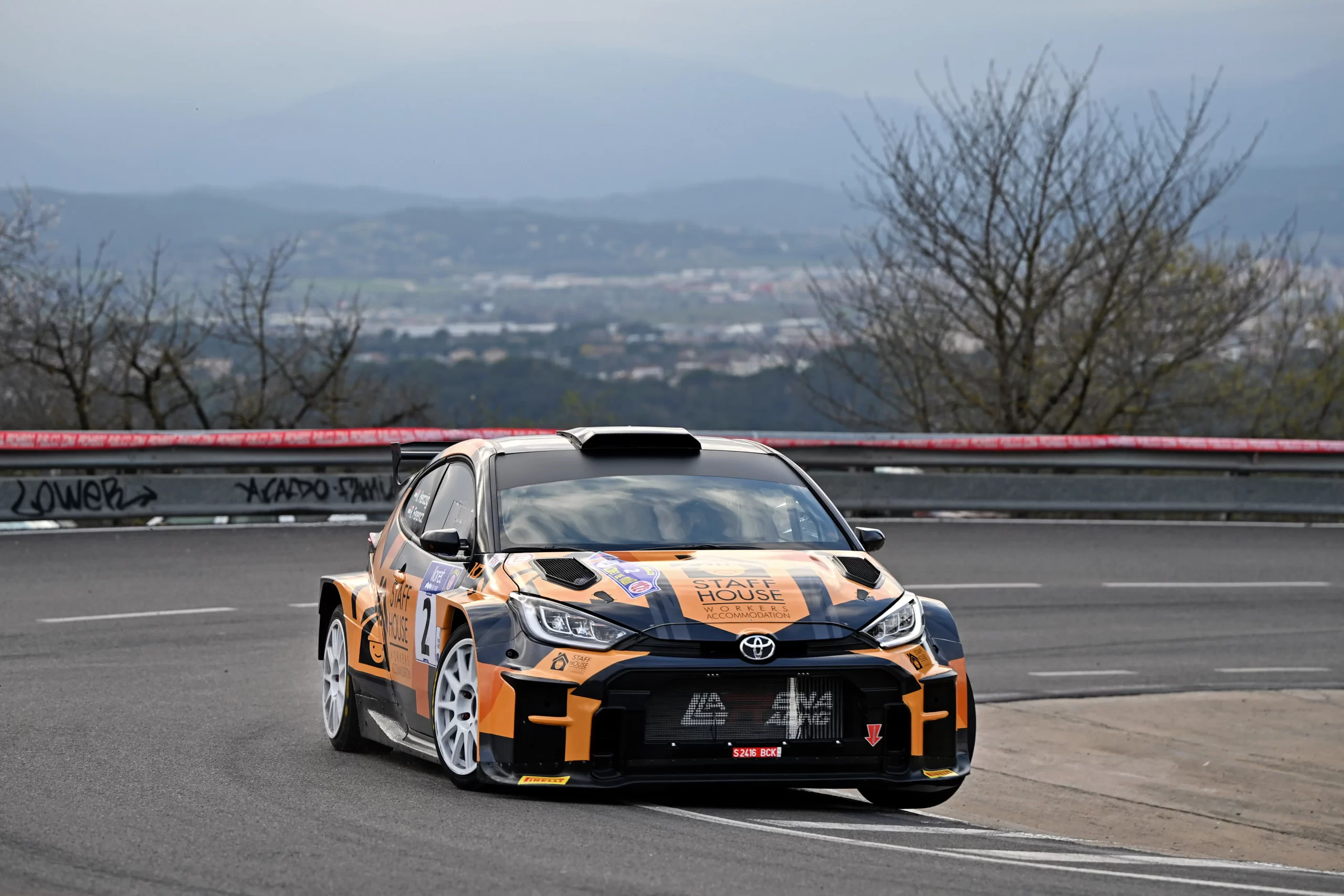 Un coche en el rally de LLoret 2025